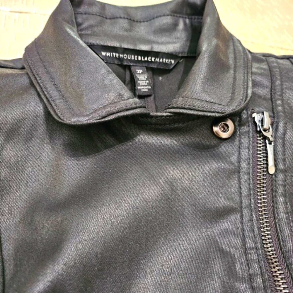 🔥HP🔥MOTO JACKET, BLACK COATED w/ DIAGONAL ZIPPERED CLOSURE from WHBM, SIZE 2P - Picture 5 of 16